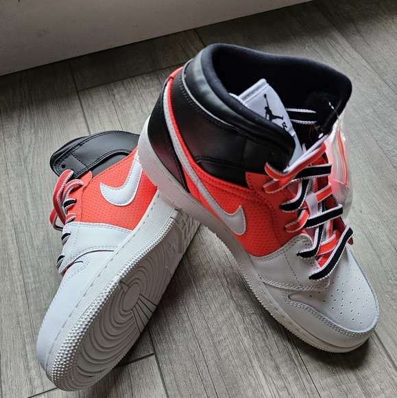 Air Jordan 1 Mid SE "White Infrared" Sneakers - Picture 10 of 10